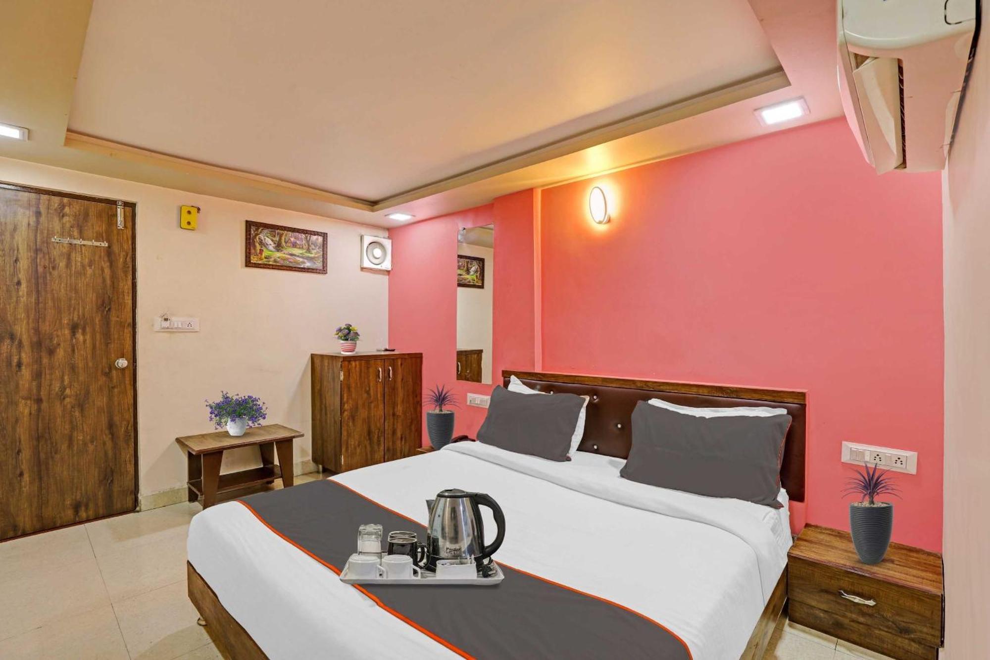 Hotel O Royal Ahmedabad Exterior foto