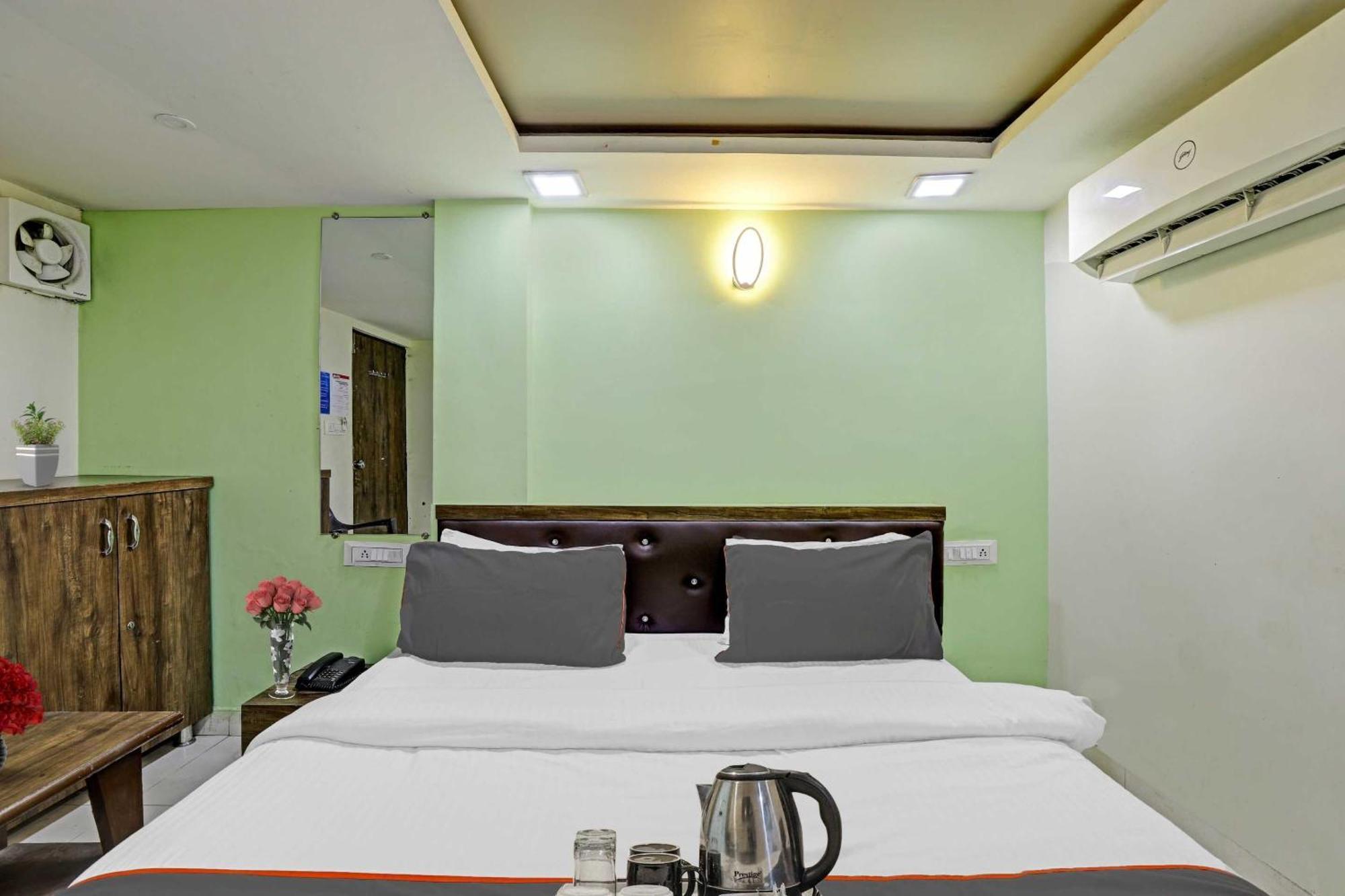 Hotel O Royal Ahmedabad Exterior foto