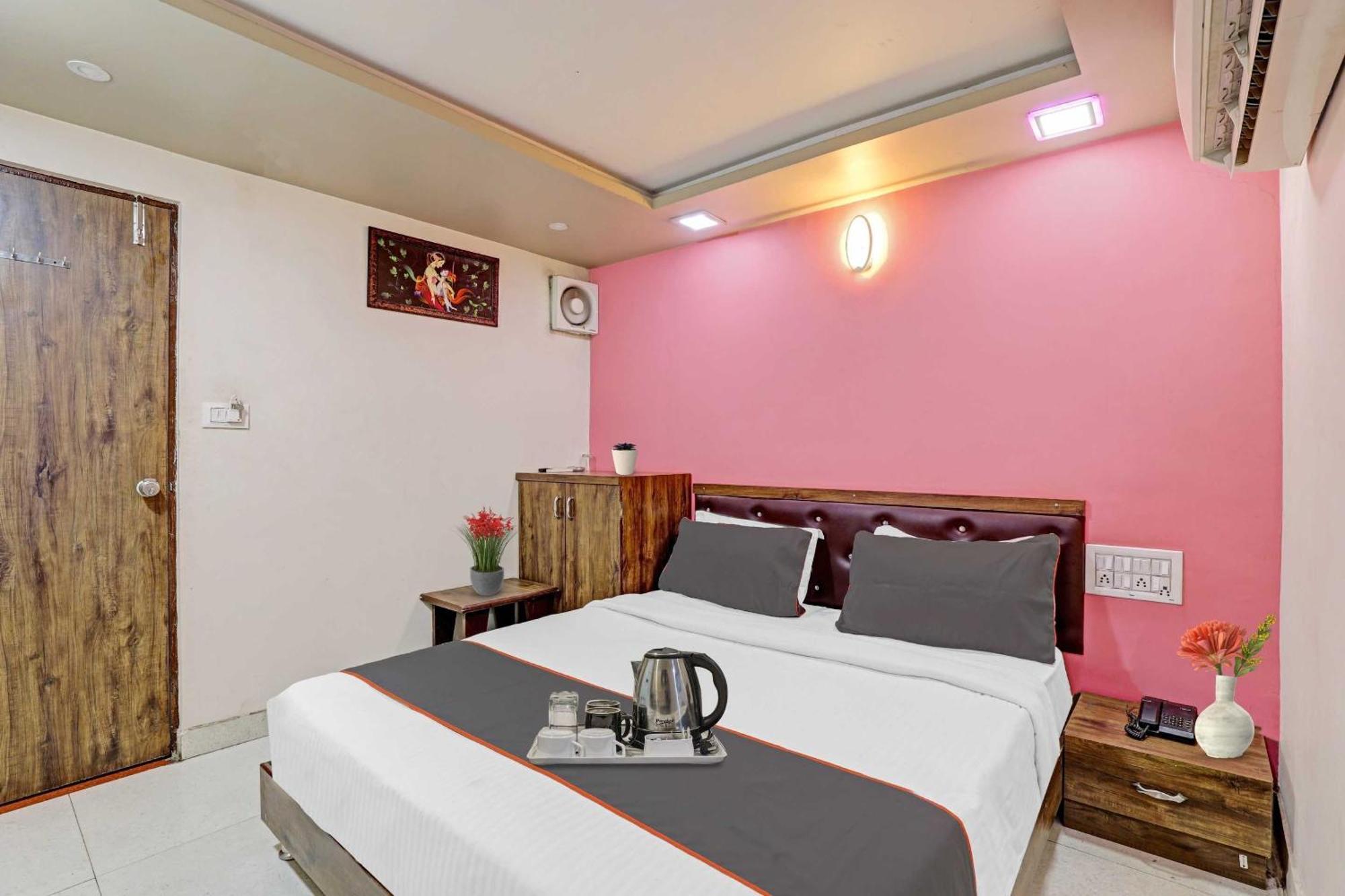 Hotel O Royal Ahmedabad Exterior foto