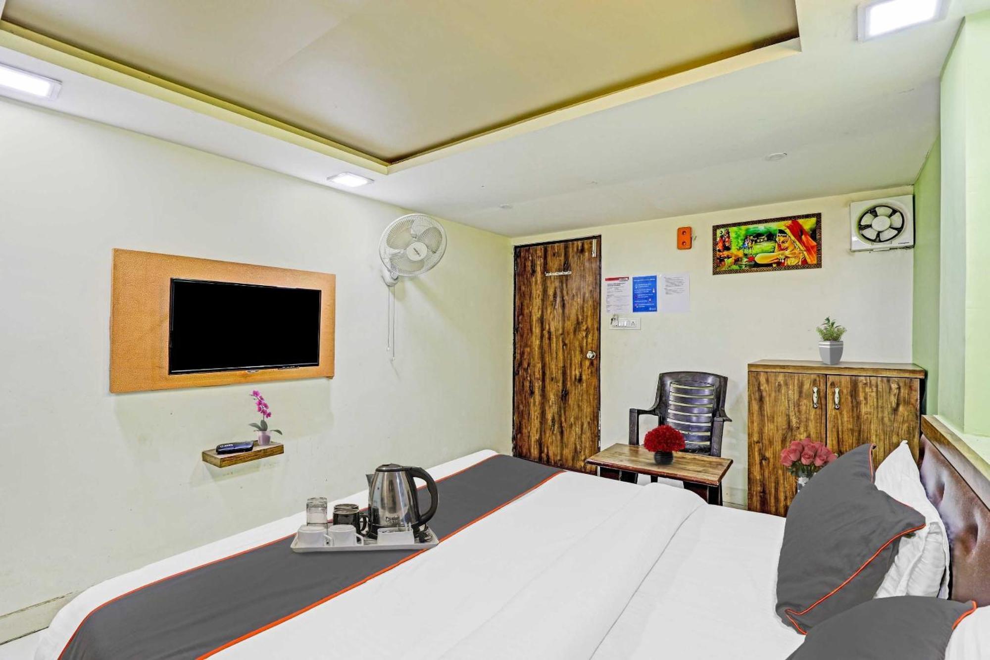 Hotel O Royal Ahmedabad Exterior foto