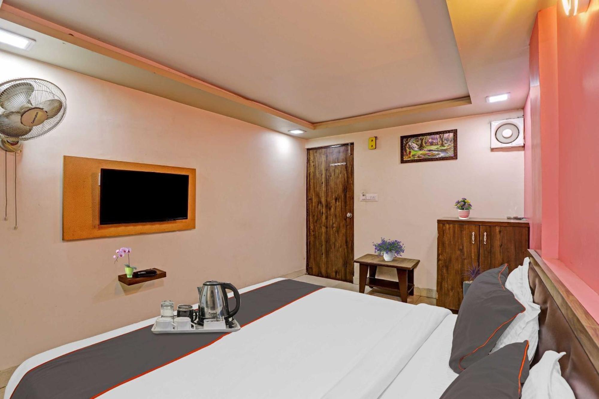 Hotel O Royal Ahmedabad Exterior foto